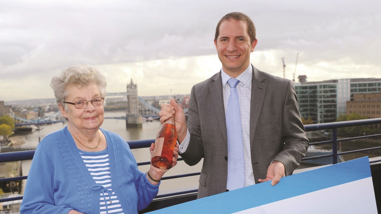 Pauline Ashton Lands £100,000 Jackpot!