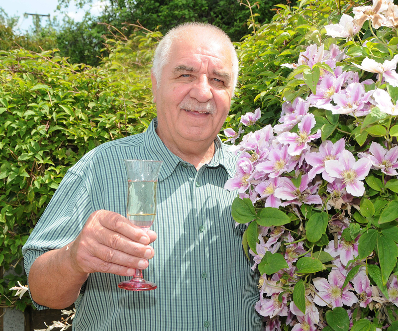 Great-Grandfather Dennis Sadler scoops £100,000 on The Health Lottery